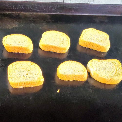 How To Make Pizza Grilled Cheese On The Blackstone Griddle! An easy dinner or appetizer to make up! Change up any way you want and a kid pleaser too!