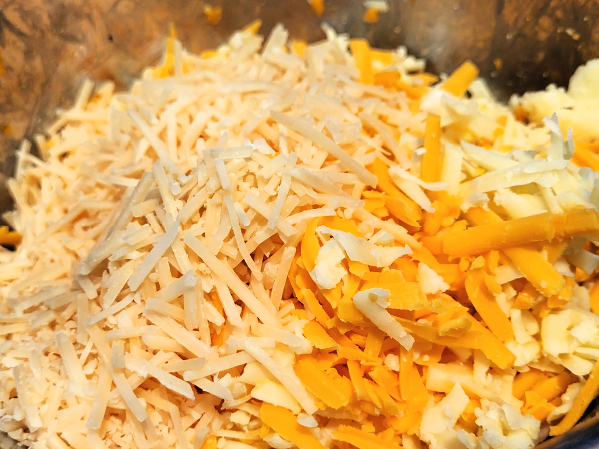 Shredded Cheese Mixture For Smoked Ham Mac And Cheese